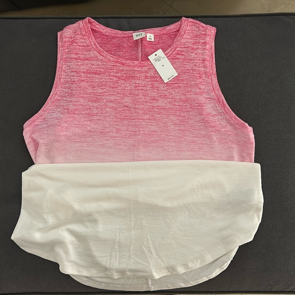 Brand NWT. Gap Sleeveless shirt
